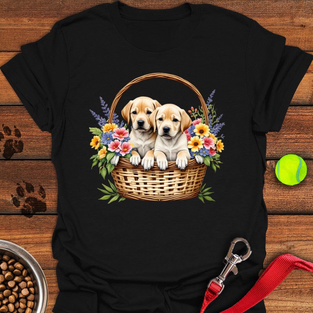 Labrador Puppies in Basket T-Shirt Black