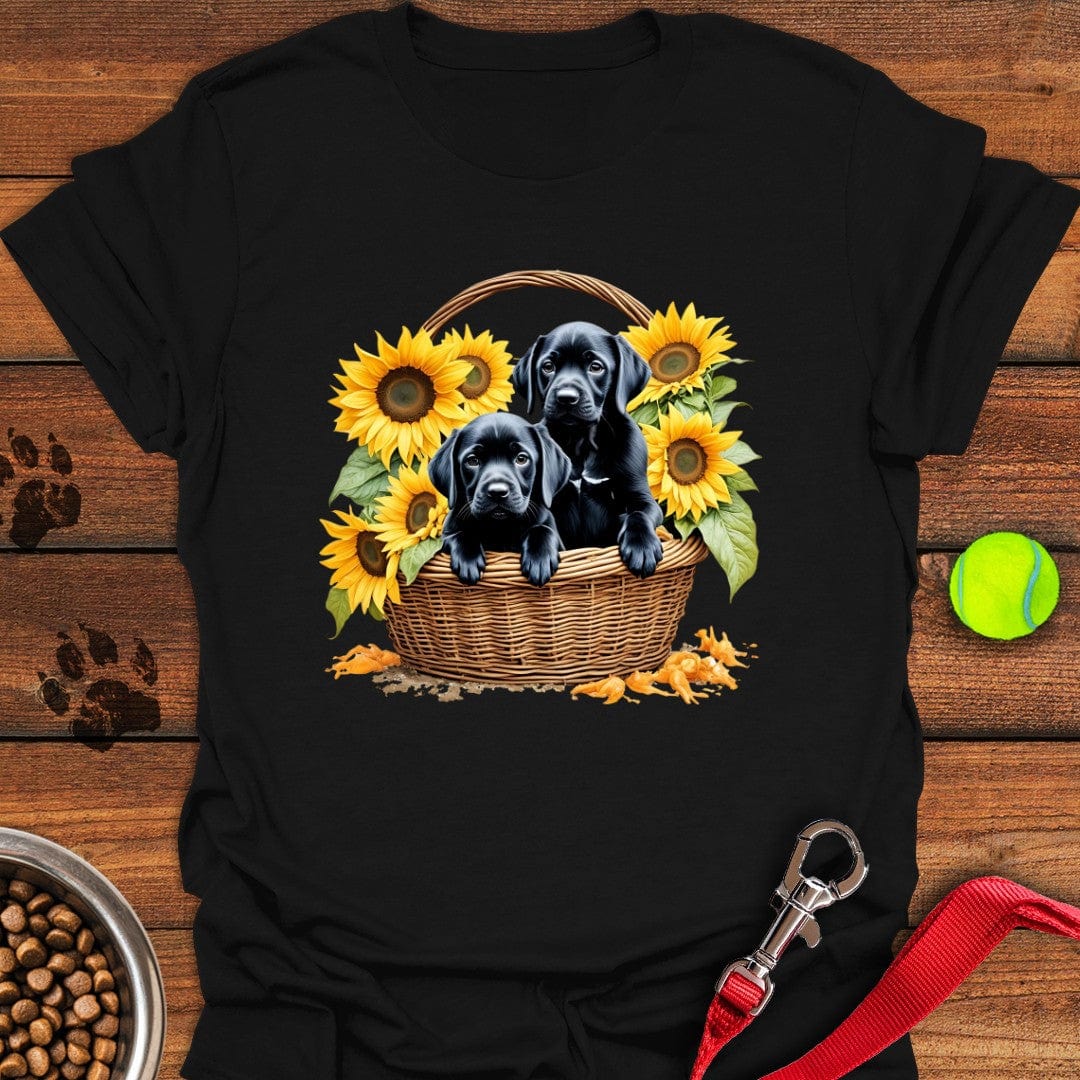 Labrador Puppies in Basket T-Shirt Black