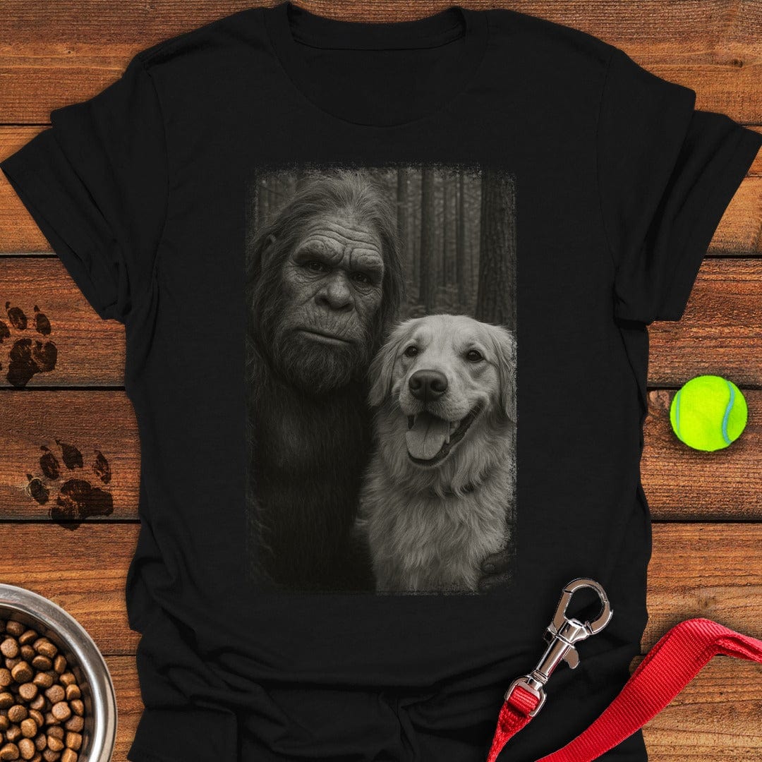 Bigfoot & Golden Retriever Selfie T-Shirt Black