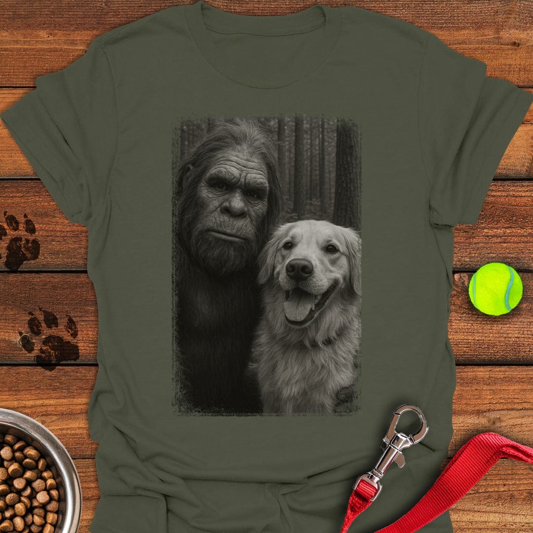 Bigfoot & Golden Retriever Selfie T-Shirt Military Green
