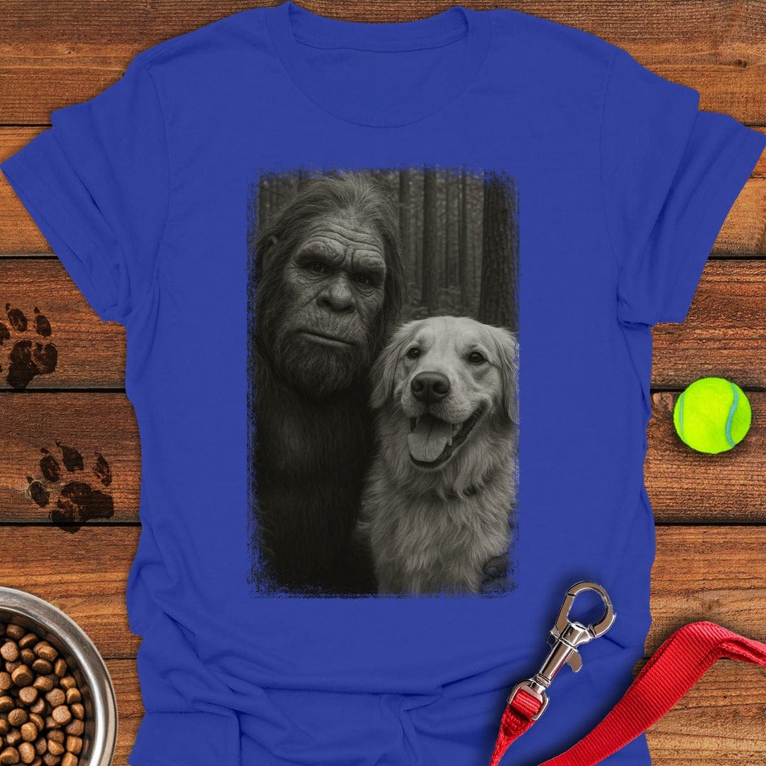 Bigfoot & Golden Retriever Selfie T-Shirt Royal