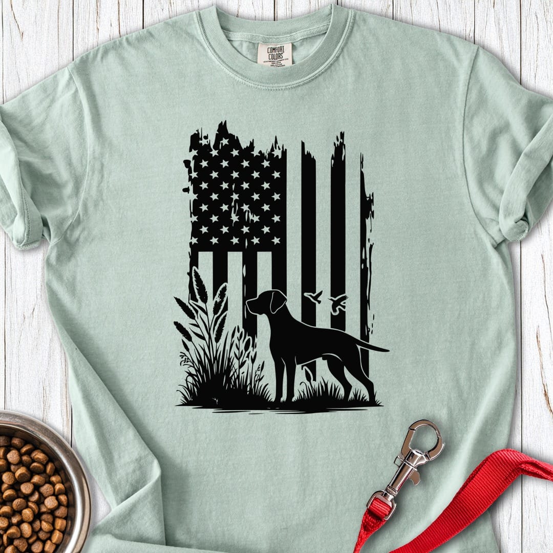 Weimaraner Hunting USA Premium Tee Bay